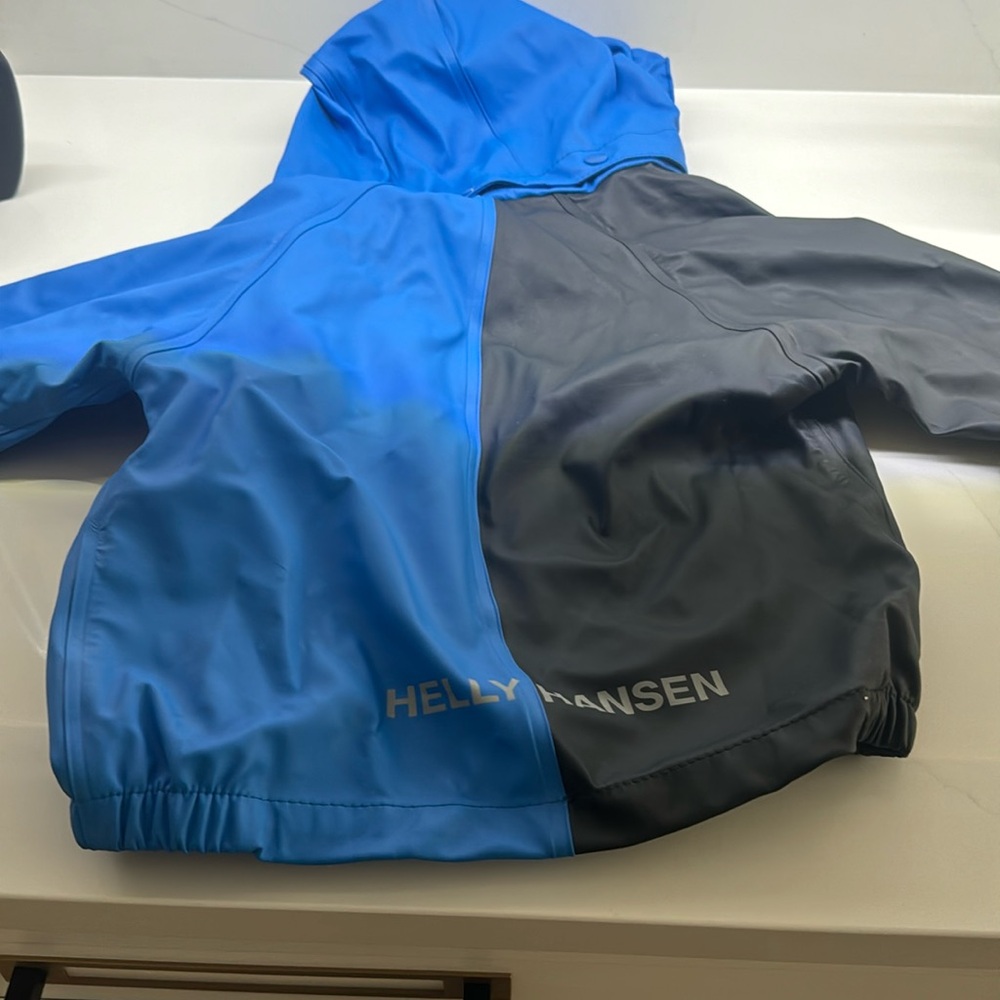Authentic boys Helly Hansen water resistant jacket
With pants